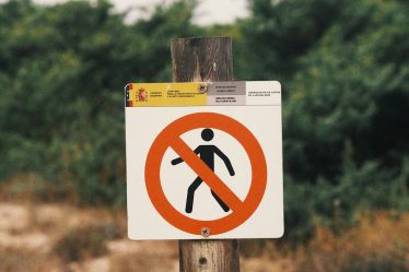 No walking sign, prohibiting pedestrian access.