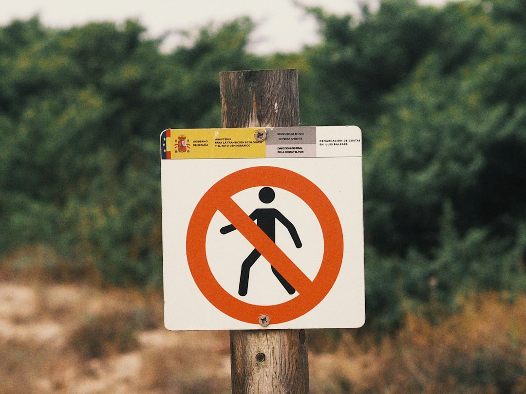 No walking sign, prohibiting pedestrian access.