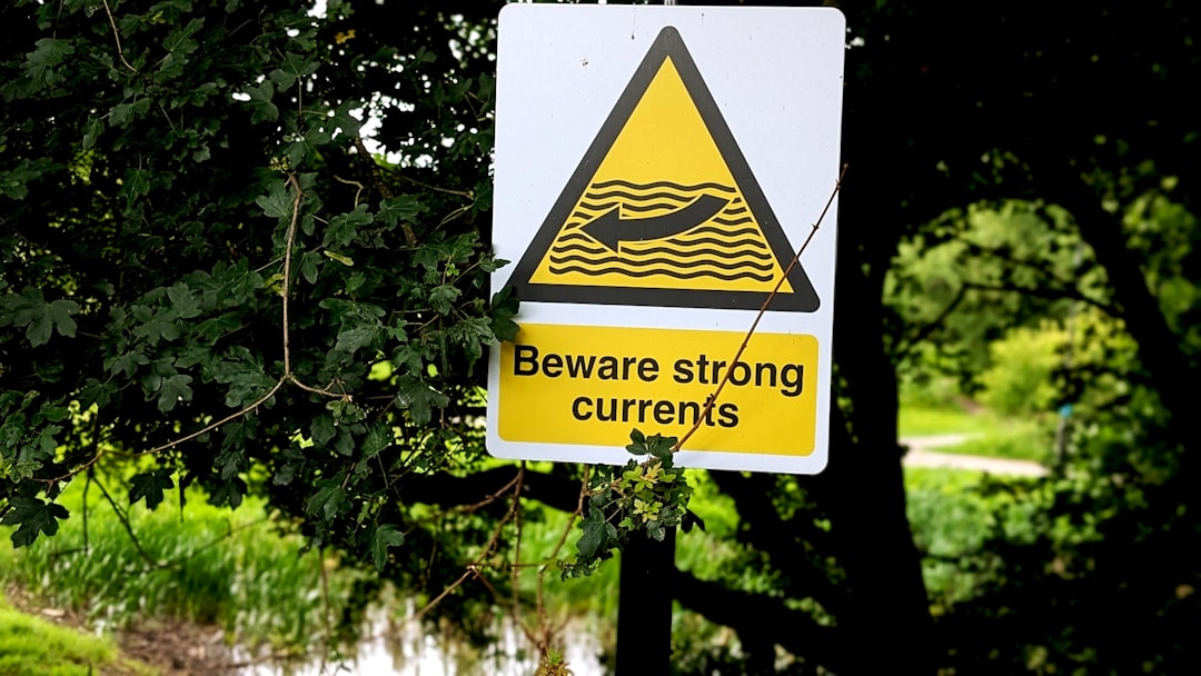 Warning sign for strong currents near water